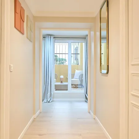 Appartamento Modern With Terrace & 4 Spacious Bedrooms