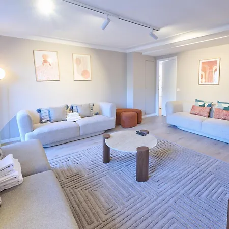 Modern With Terrace & 4 Spacious Bedrooms Appartamento *