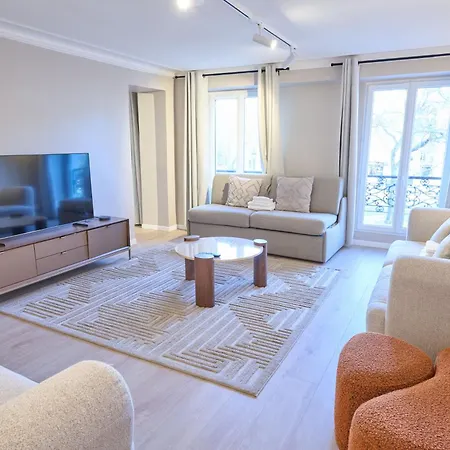 Appartamento Modern With Terrace & 4 Spacious Bedrooms