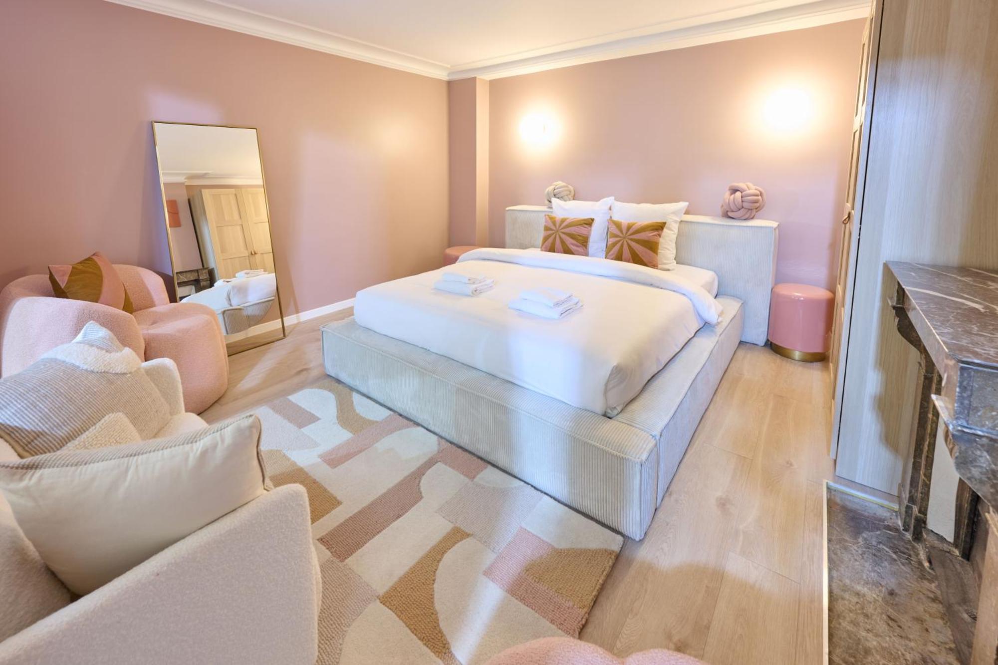 Appartamento Modern With Terrace & 4 Spacious Bedrooms