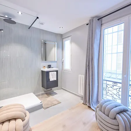 Modern With Terrace & 4 Spacious Bedrooms Paris